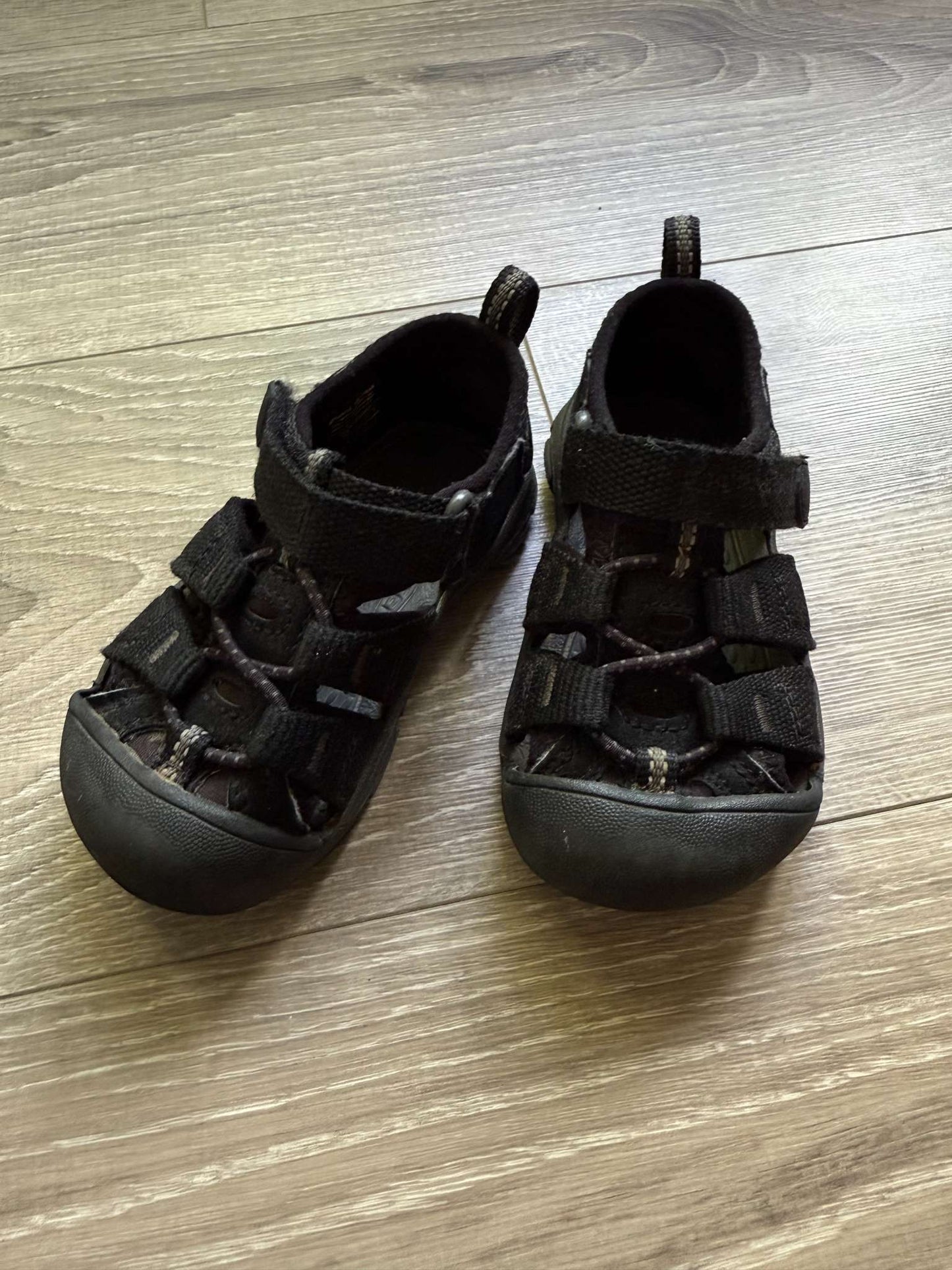Keen Sandals size 6; MSRP $50+, Shoes 6 (Walkers:12-24 mth)