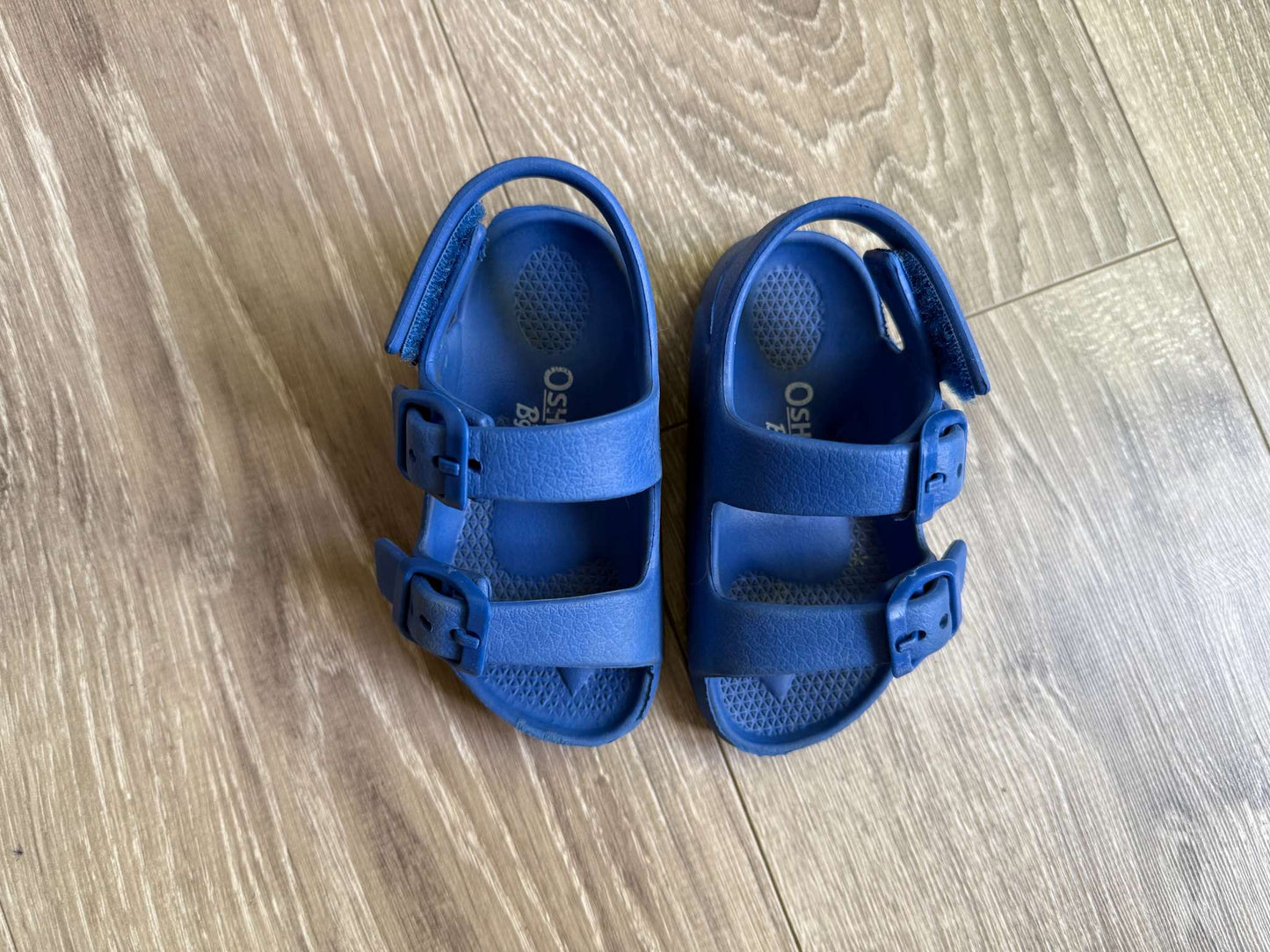 OshKosh Sandals size 5, Shoes 5 (Walkers:12-24 mth)