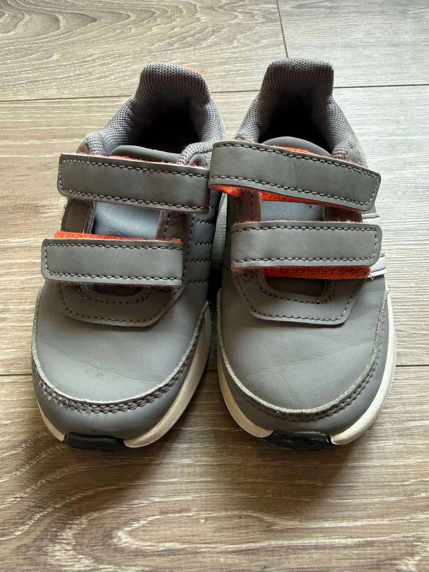 Adidas Velcro shoes Toddler size 8, Shoes 8 (Toddler:2-4yr)
