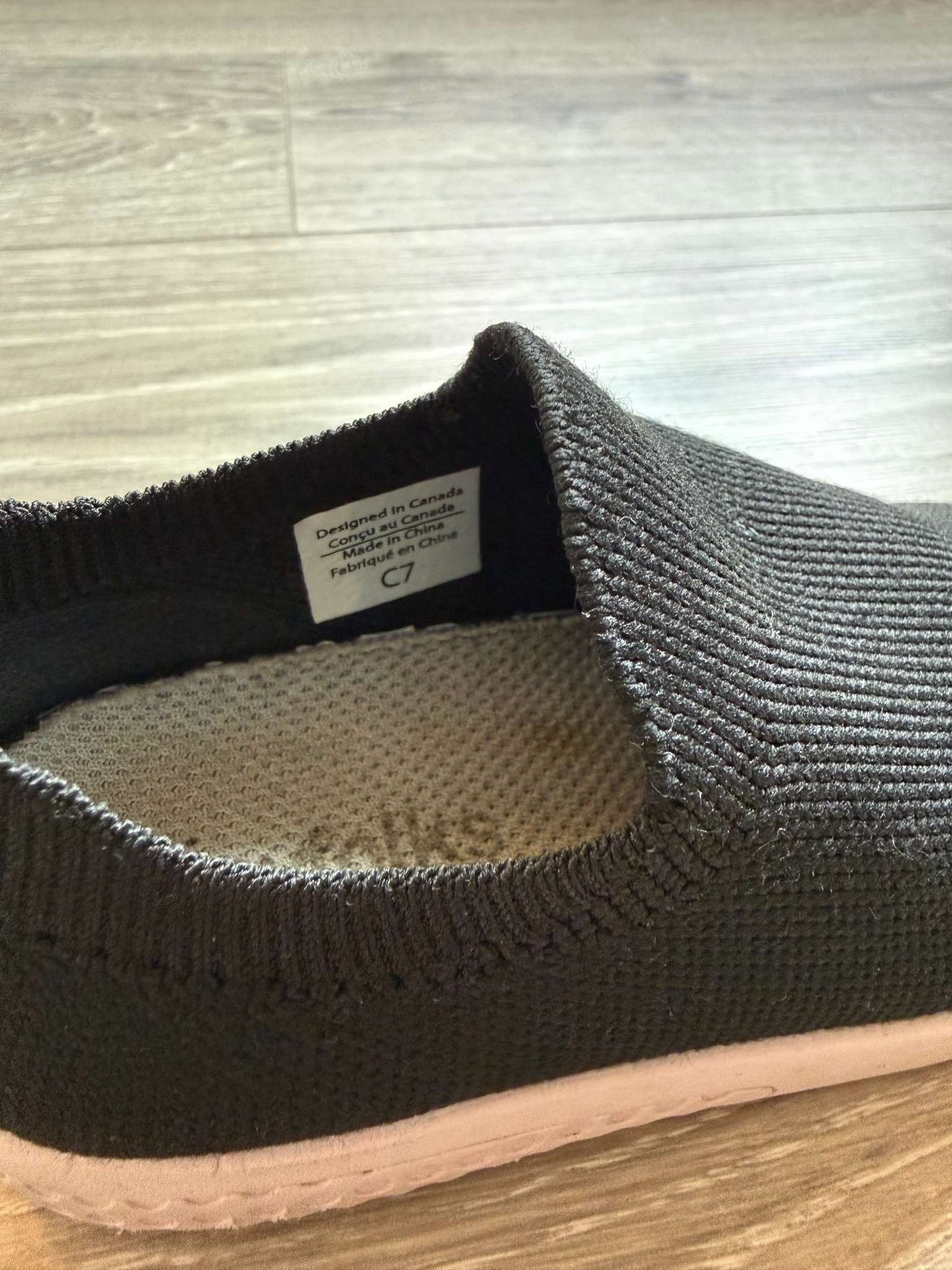 Heyfolks Toddler size 7 slip on , Shoes 7 (Walkers:12-24 mth)