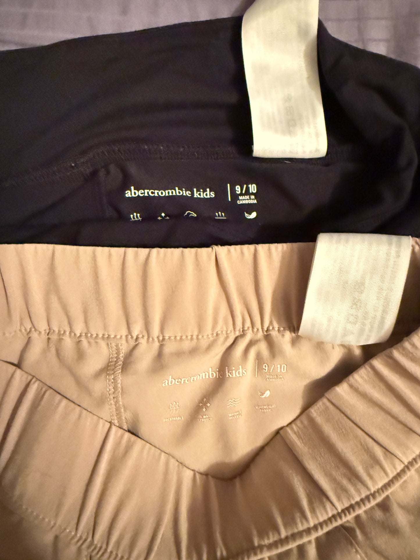 2 Abercrombie Kids Skorts Size 9/10, Kids 10 (medium)