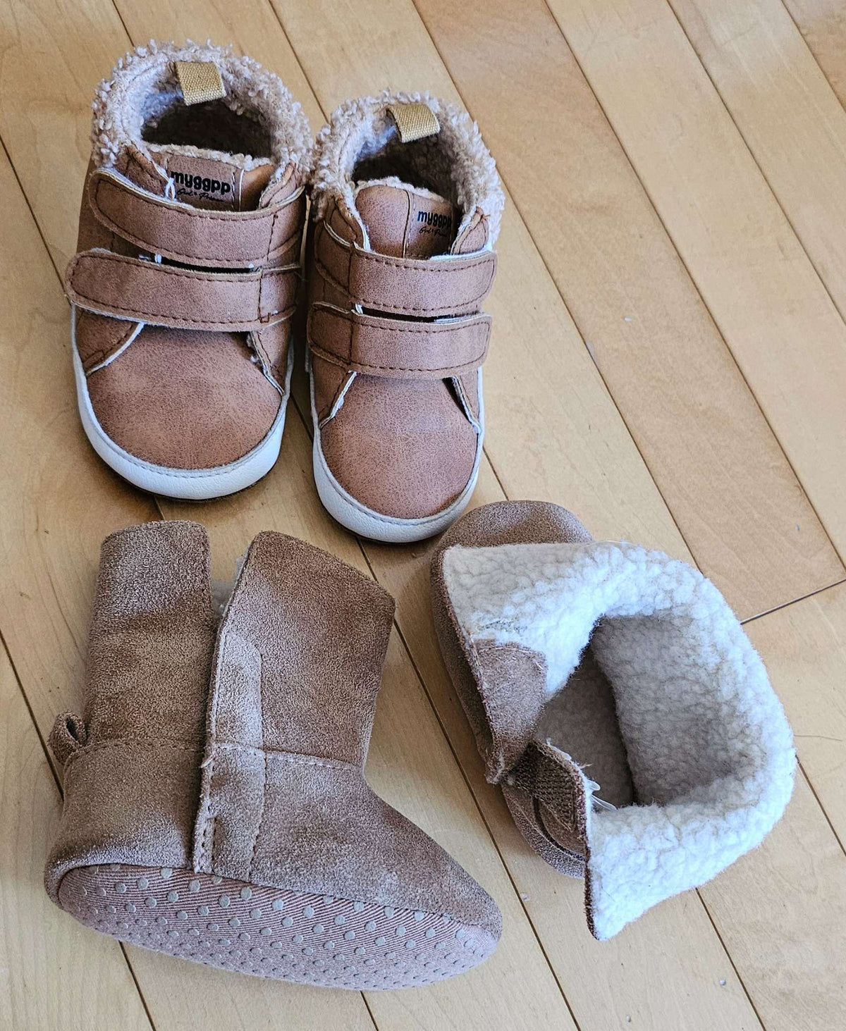 Bundle of Insulated Baby Booties 6-12m Unisex, Shoes 2.5 (Baby: 0-12 mth)