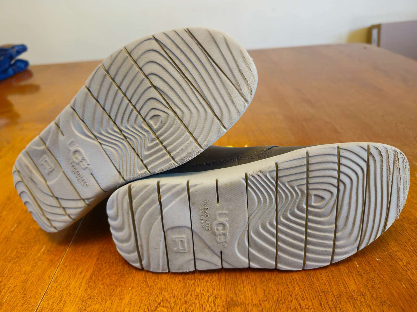 UGG branded sneakers, Shoes 13 (Kids:4-8yr)