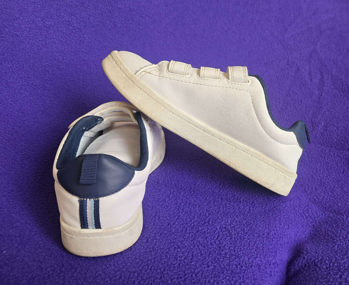 Size 2 white shoes w/ clean velcro. Hardly used, Shoes 2 (Kids:4-8yr)