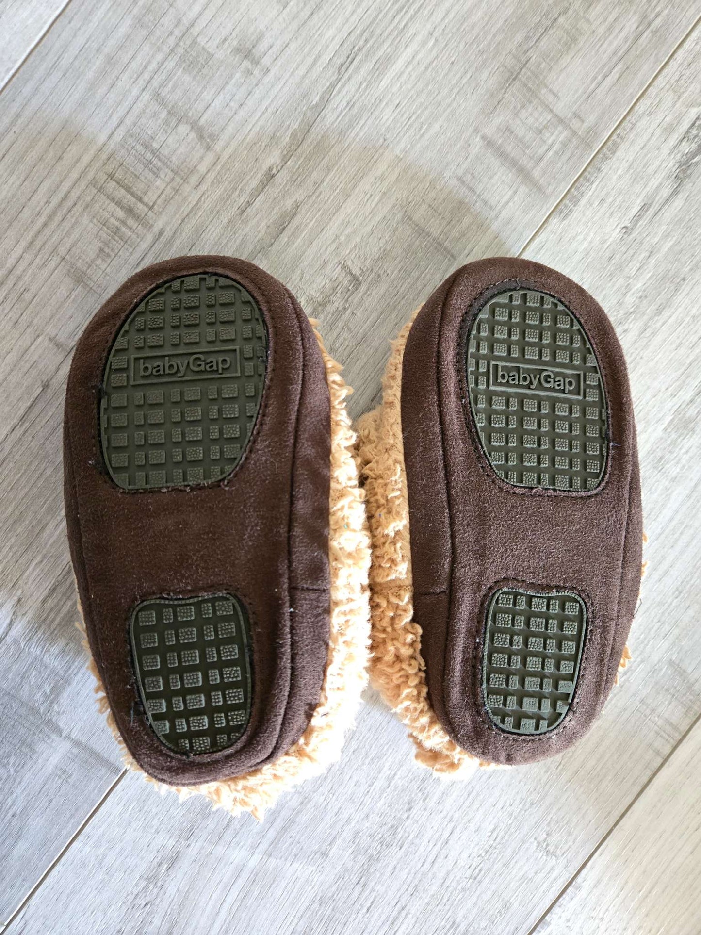 Baby Gap Toddler Teddy Bear Slippers, Size M (7/8), Shoes 7 (Walkers:12-24 mth)