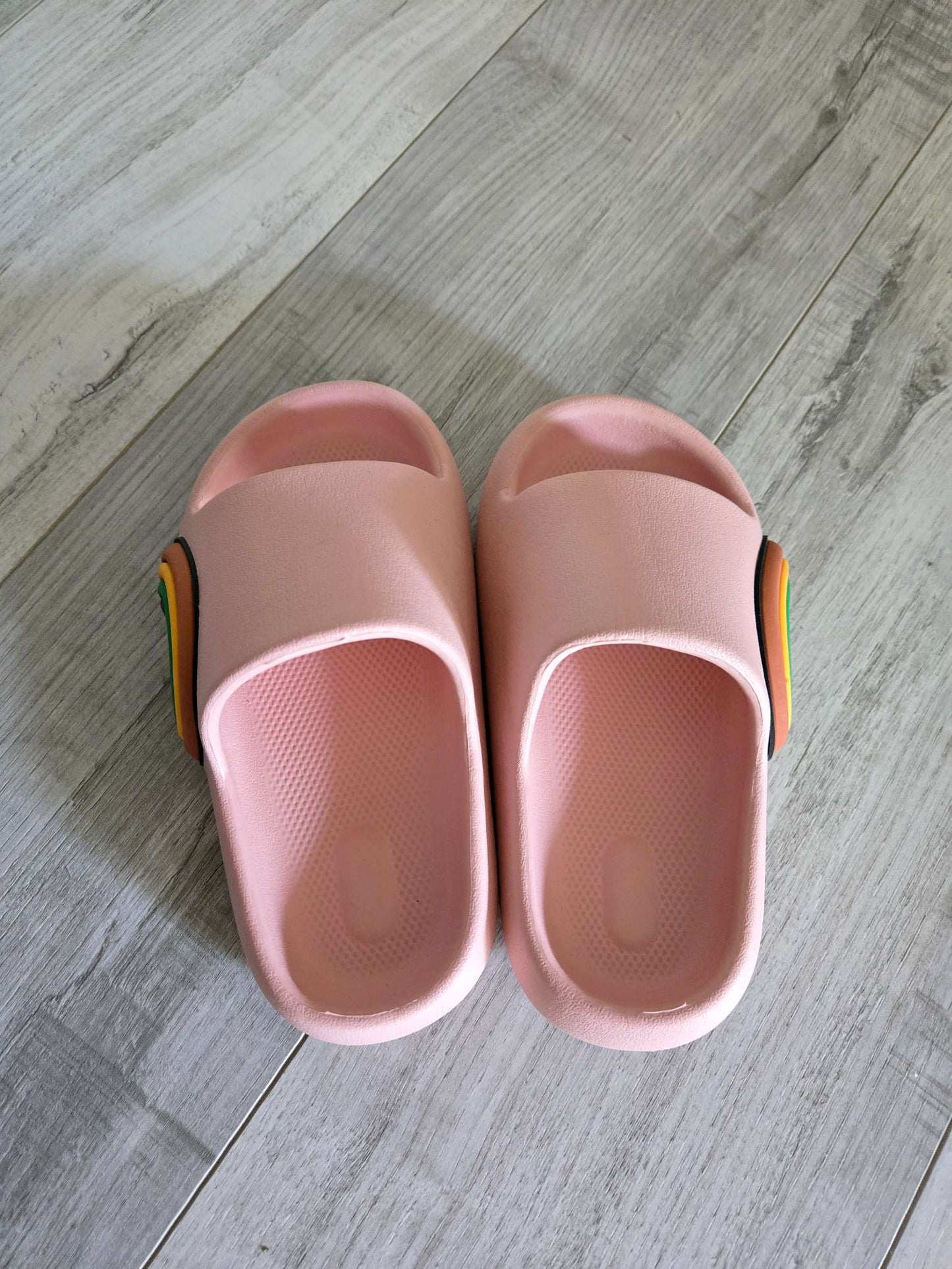 Rubber slippers with Rainbow Design, Approx 7.5" in length , Shoes 11.5 (Toddler:2-4yr)