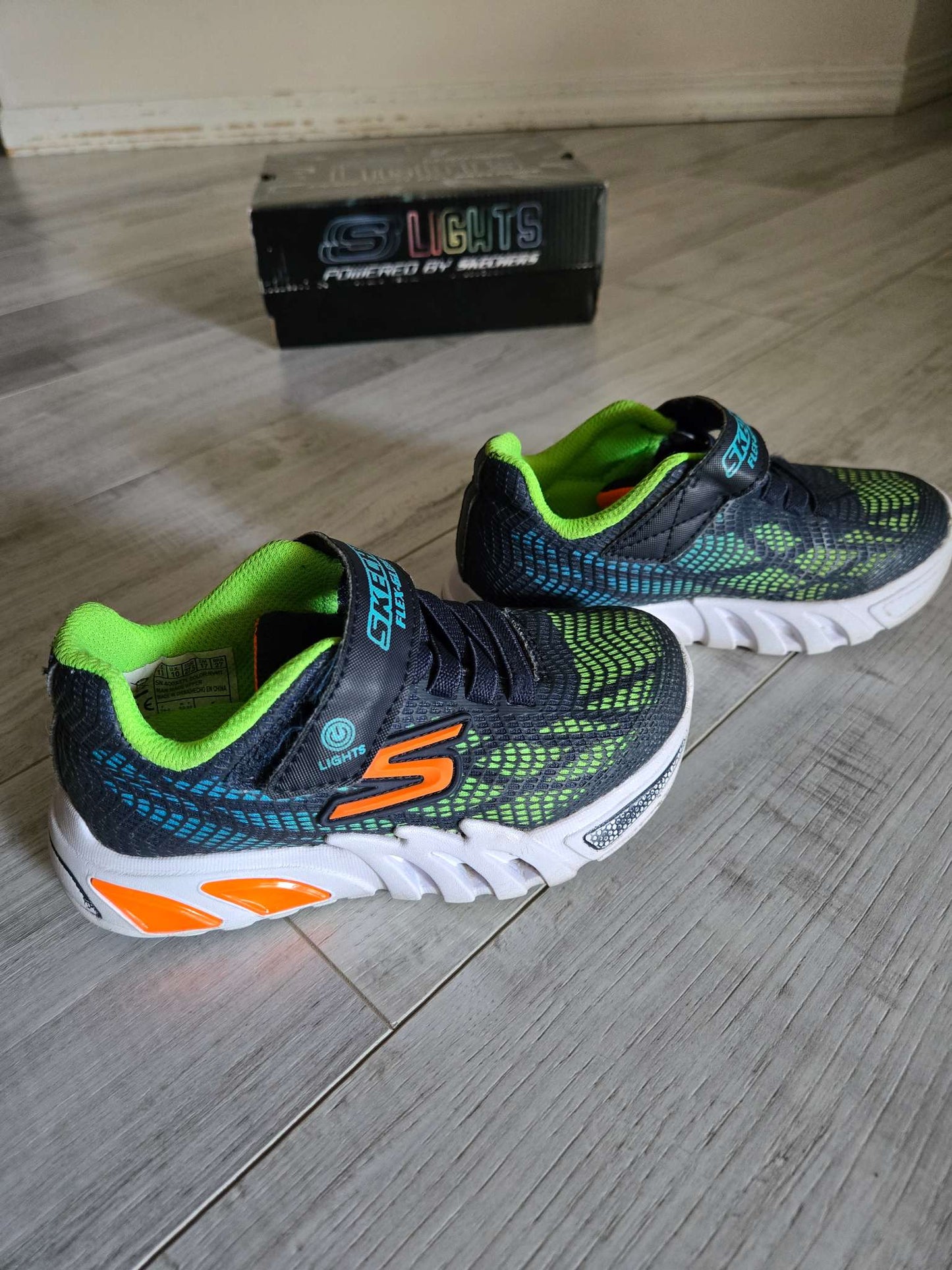 Skechers Flex-Glow Elite Vorlo Light Up Sneaker Navy/Multi, Size 11, Shoes 11 (Toddler:2-4yr)