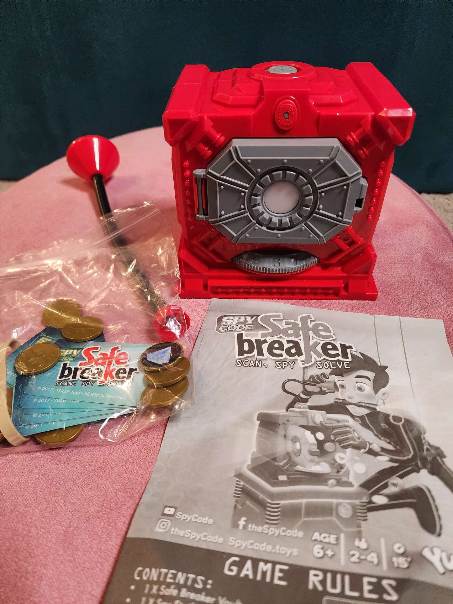 Safe breaker game 2-4 players.