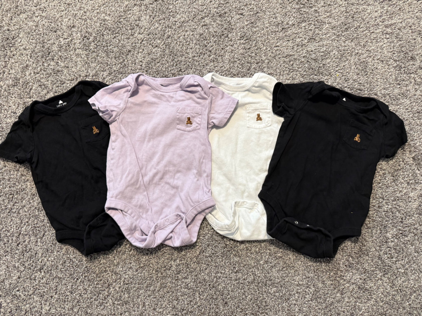 4 baby Gap brannan’s favorites onesies 18-24 months, Kids 24 Month (18-24M)