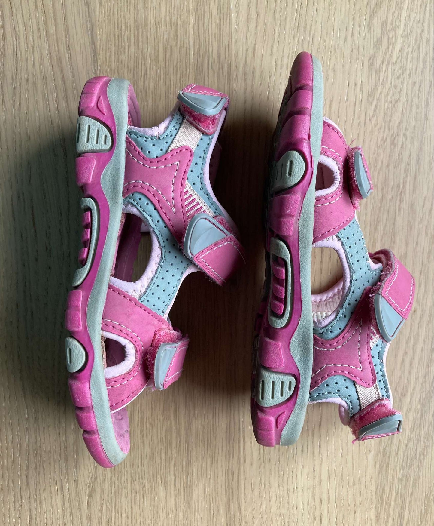 Pink Sandals by Khombu, Size 12, Shoes 12 (Toddler:2-4yr)