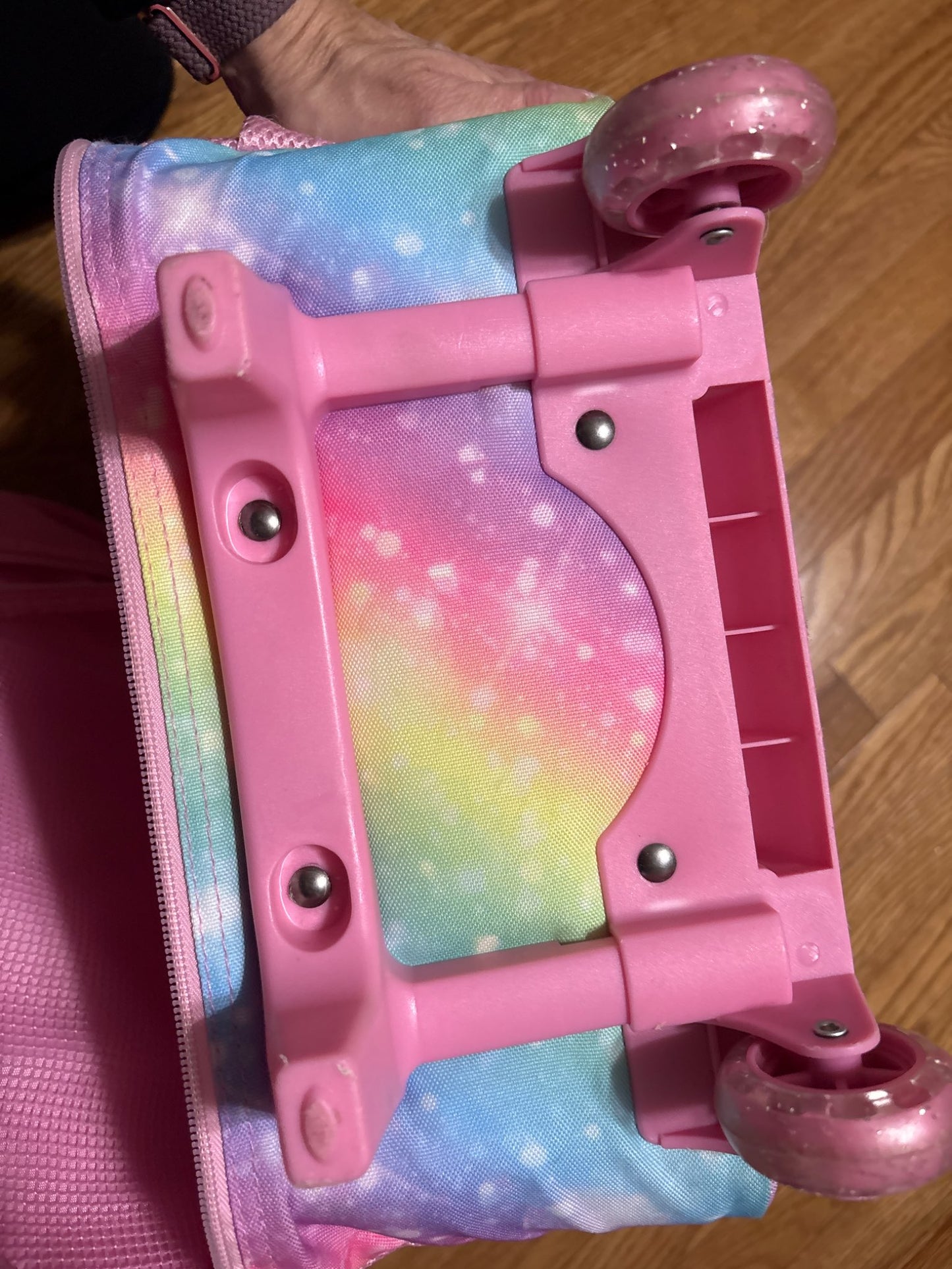 Rolling suitcase