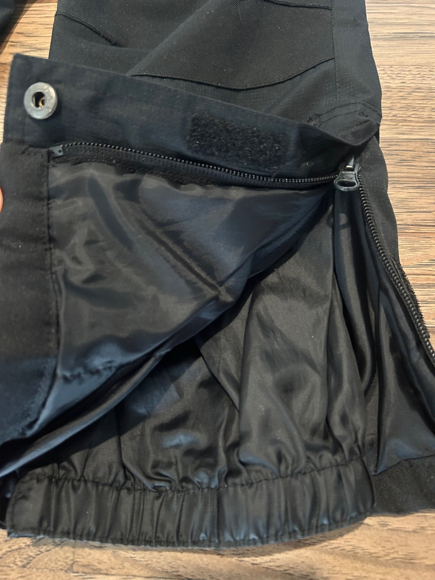 Snow pants - Mountain Warehouse Sz 5-6 (MSRP $100), Kids 5/5T (extra small)