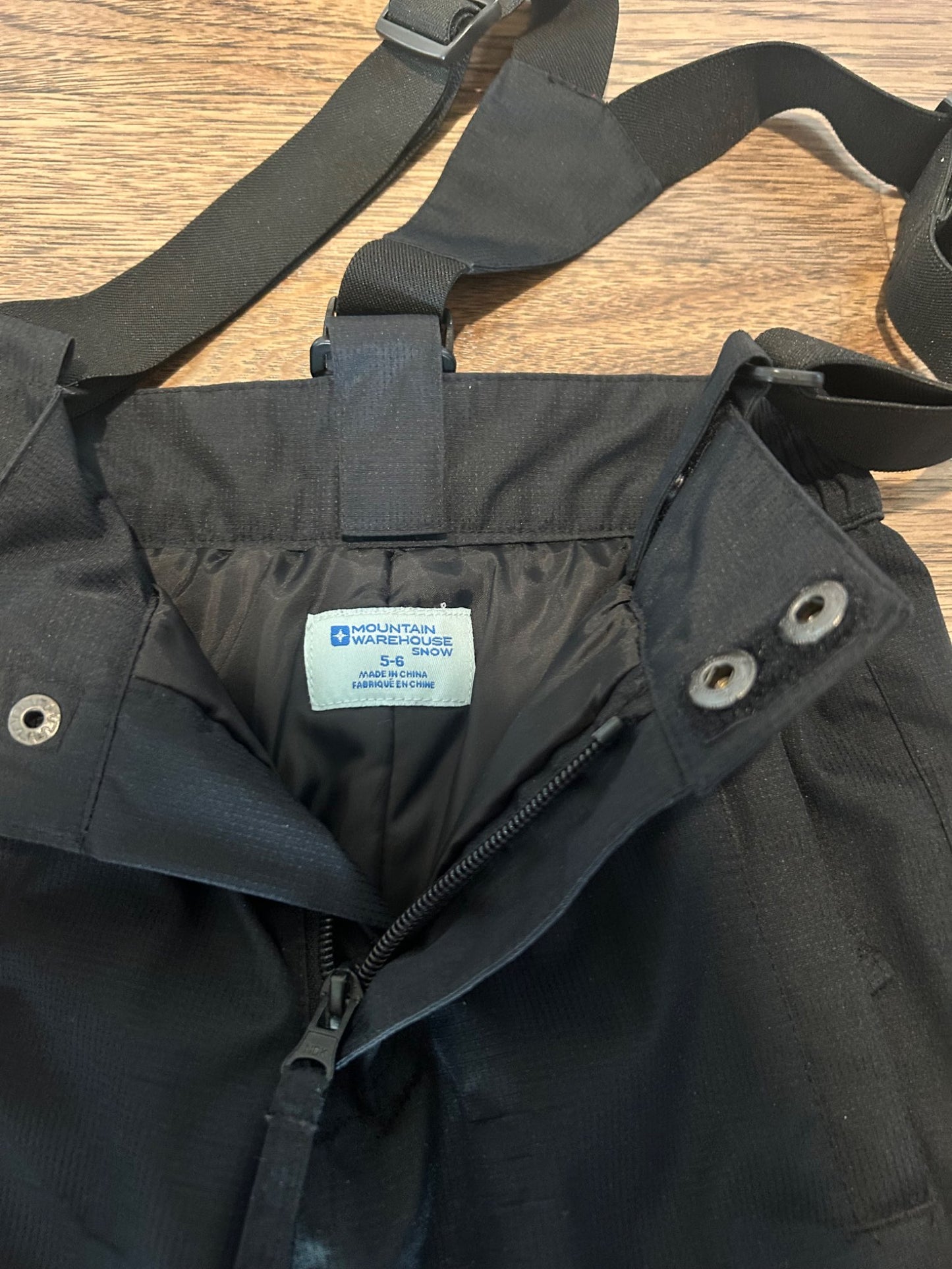 Snow pants - Mountain Warehouse Sz 5-6 (MSRP $100), Kids 5/5T (extra small)