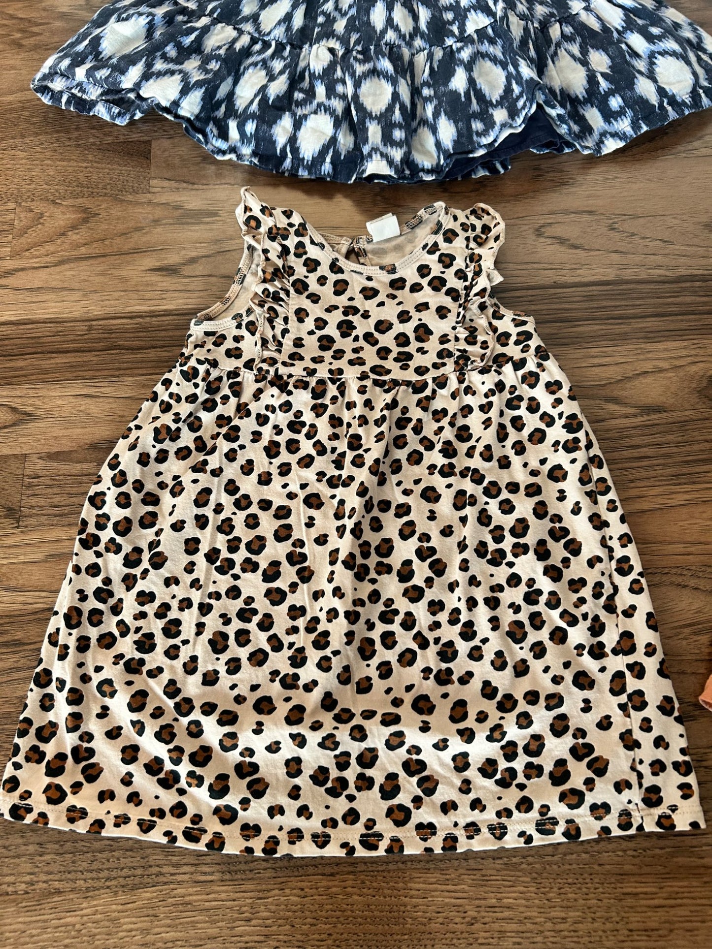 4 x Dresses 18-24 mos (H&M, GAP, Little Earthling, ATUN), Kids 24 Month (18-24M)