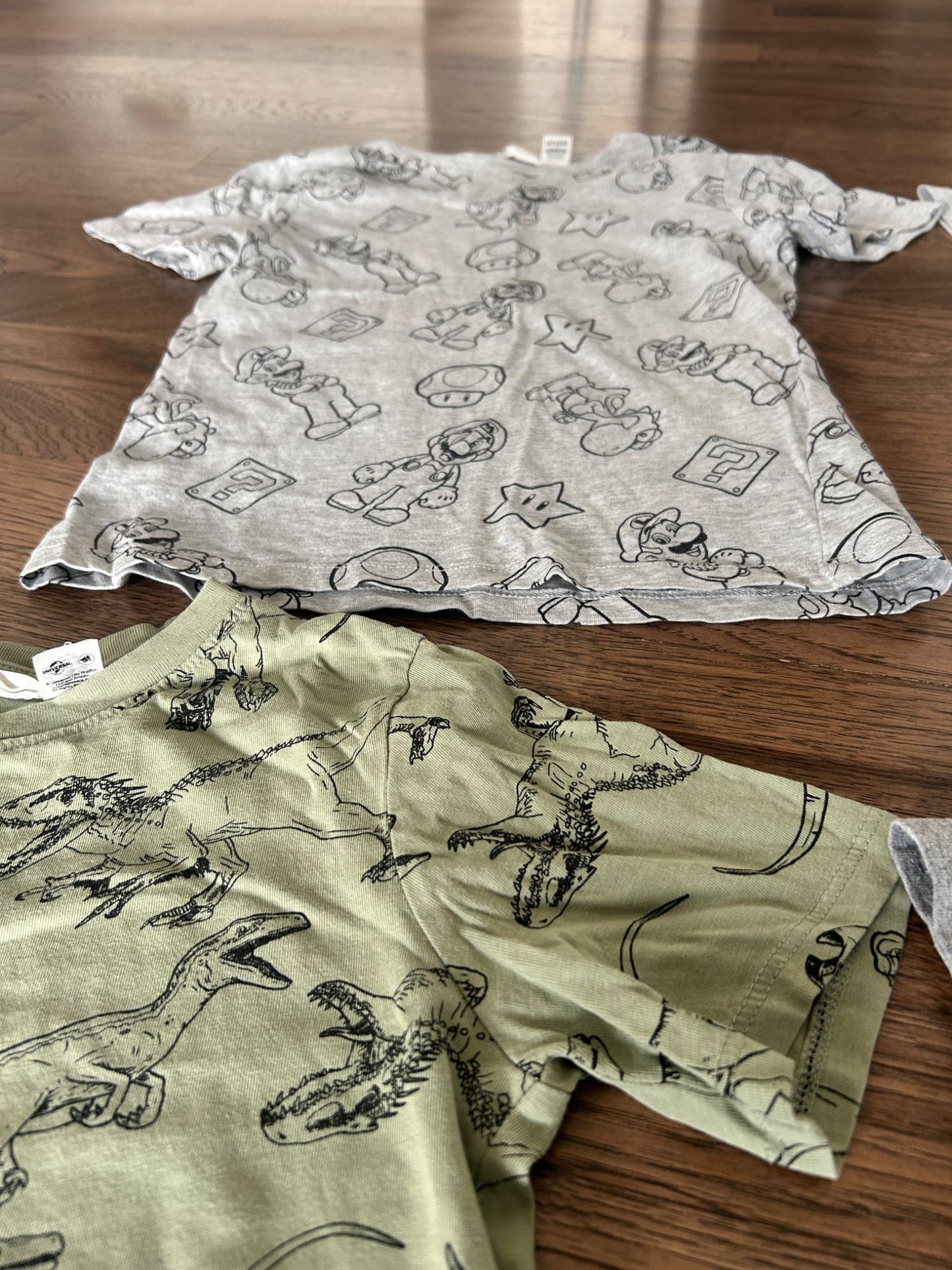 4 x Boys Tshirts Size 6 - Dinos, Mario, Marvel (H&M, Marvel), Kids 6/6X (extra small)