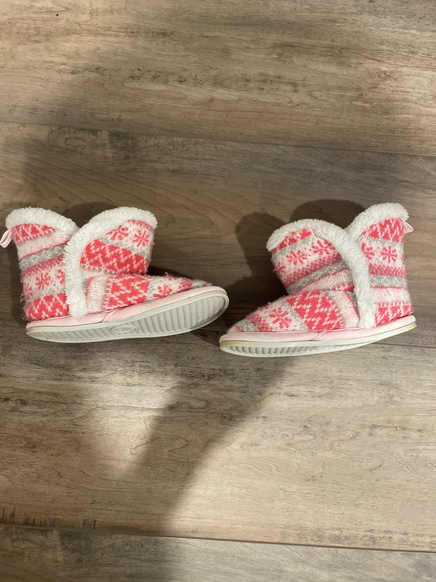 Toddler girls slippers size 8 (med) , Shoes 8 (Toddler:2-4yr)