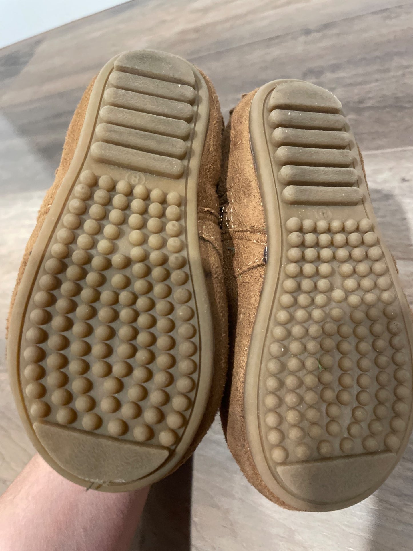 Girls moccasin type boots size 8, Shoes 8 (Toddler:2-4yr)