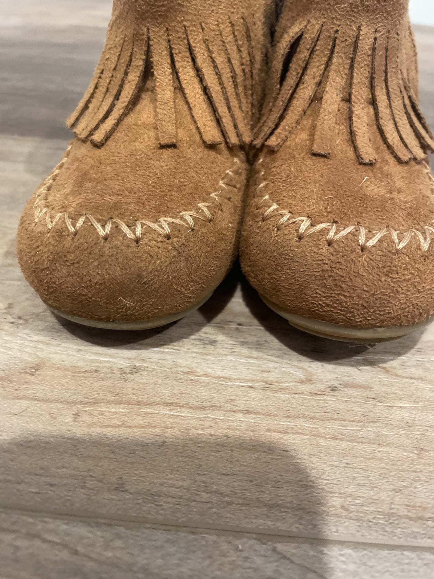 Girls moccasin type boots size 8, Shoes 8 (Toddler:2-4yr)