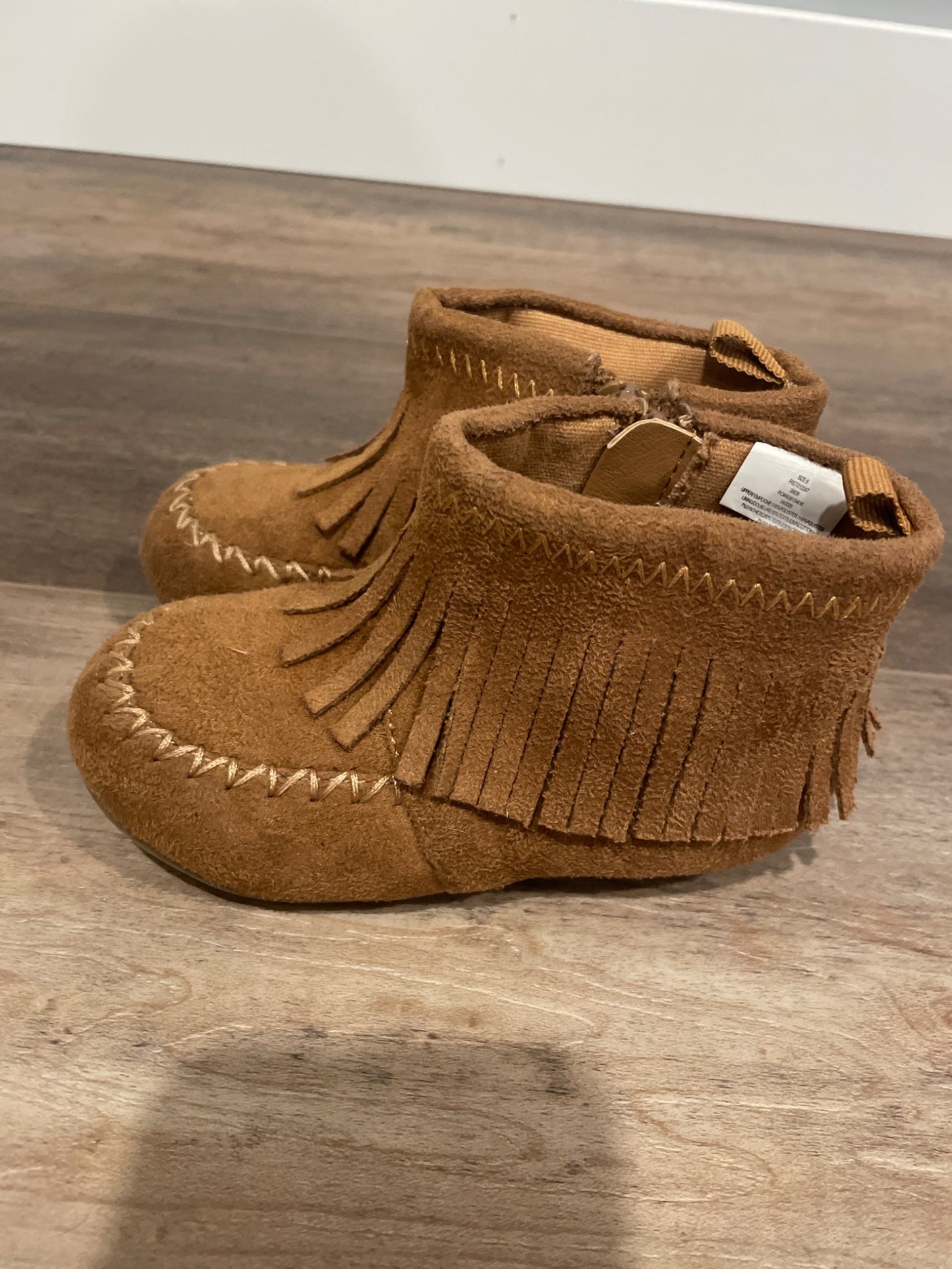 Girls moccasin type boots size 8, Shoes 8 (Toddler:2-4yr)