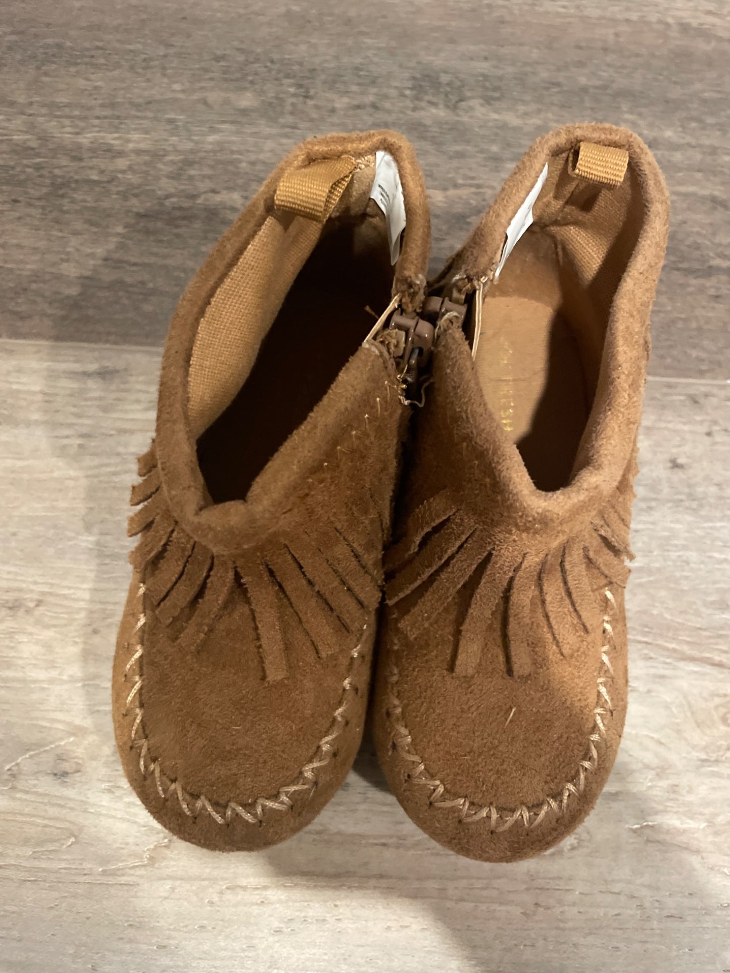 Girls moccasin type boots size 8, Shoes 8 (Toddler:2-4yr)