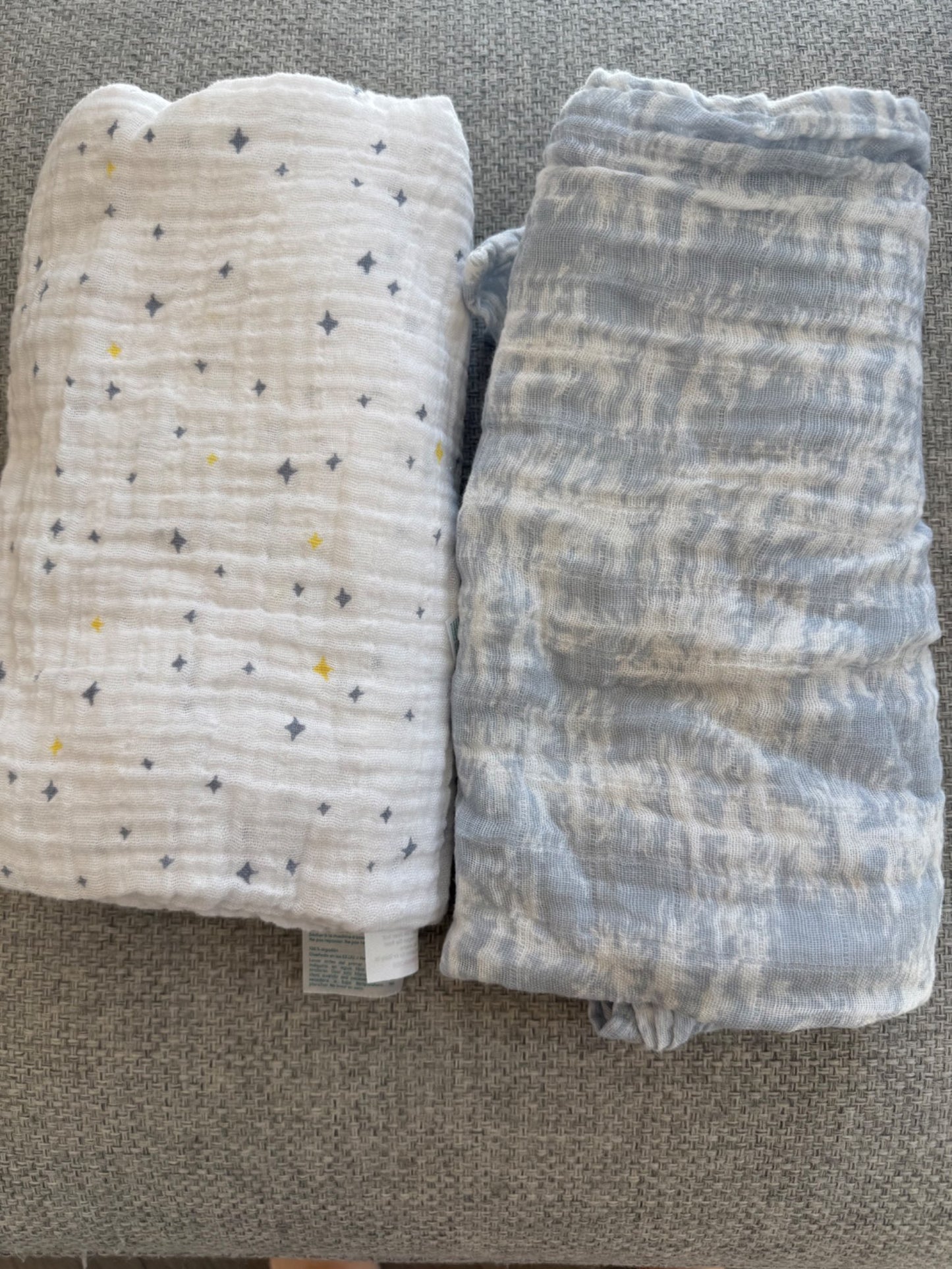 2 Muslin Swaddle Blankets