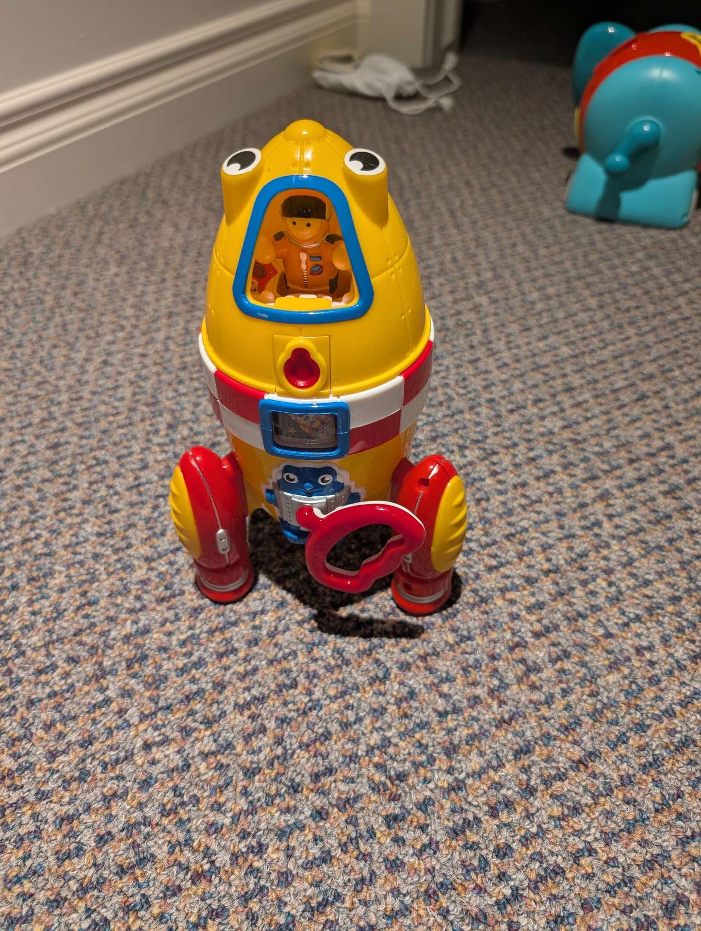 Play laptop, truck and spaceship