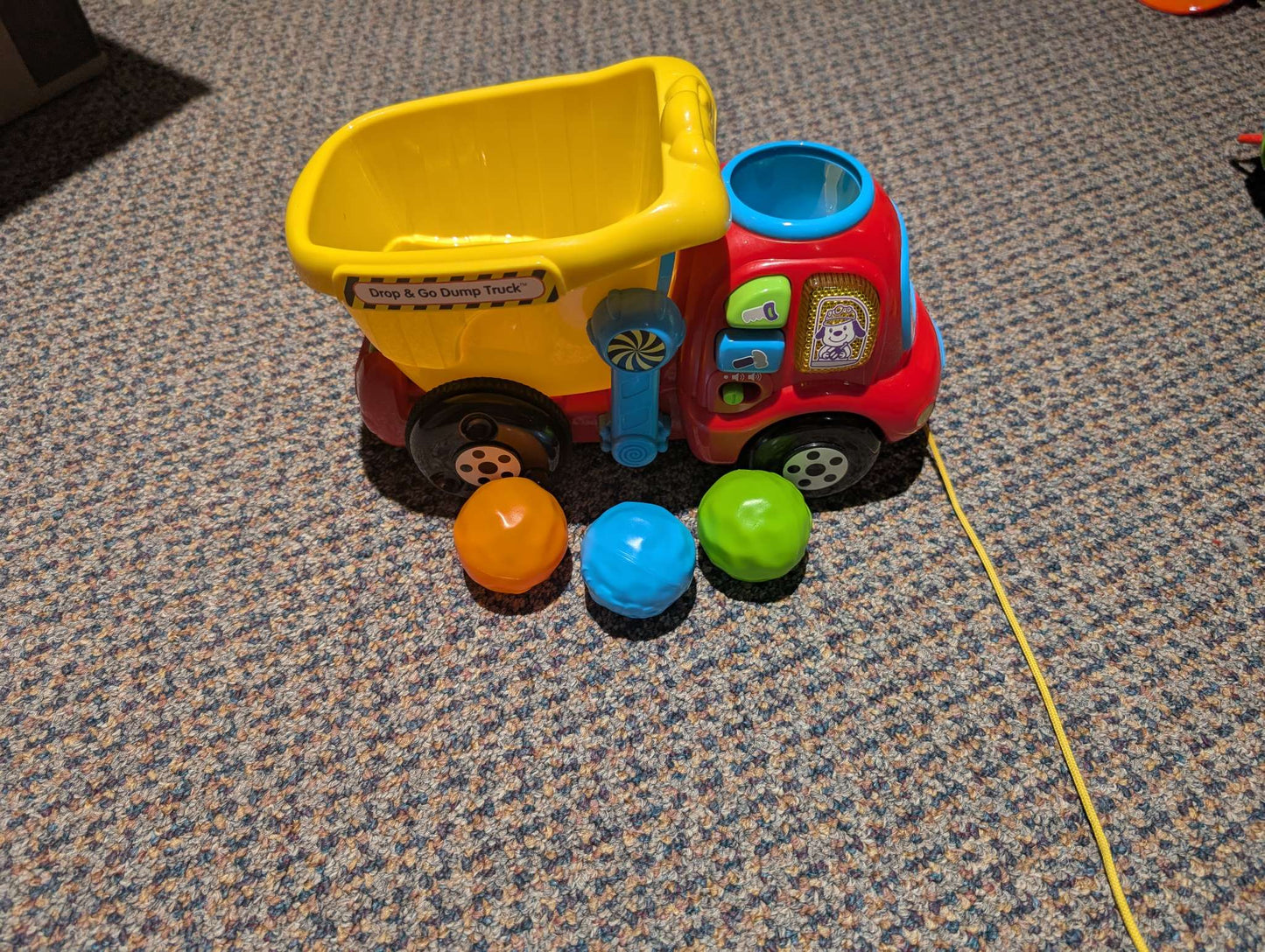 Play laptop, truck and spaceship