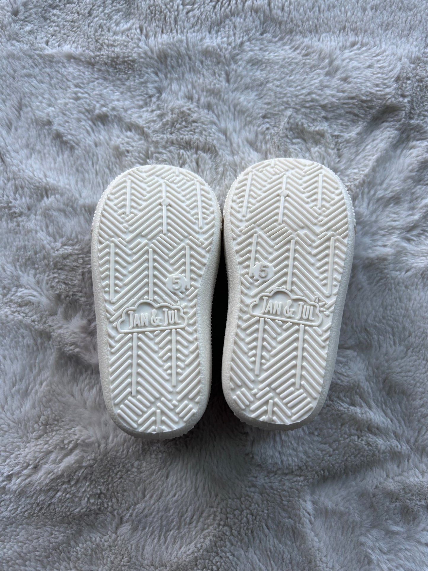New Jan and jul size 5, Shoes 5 (Walkers:12-24 mth)