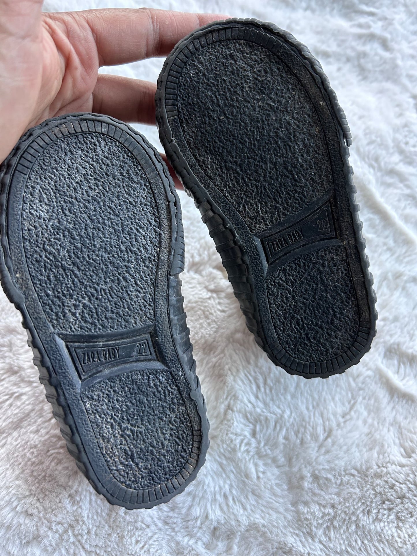 Zara Minnie Mouse high top sneakers size 22, Shoes 6 (Walkers:12-24 mth)