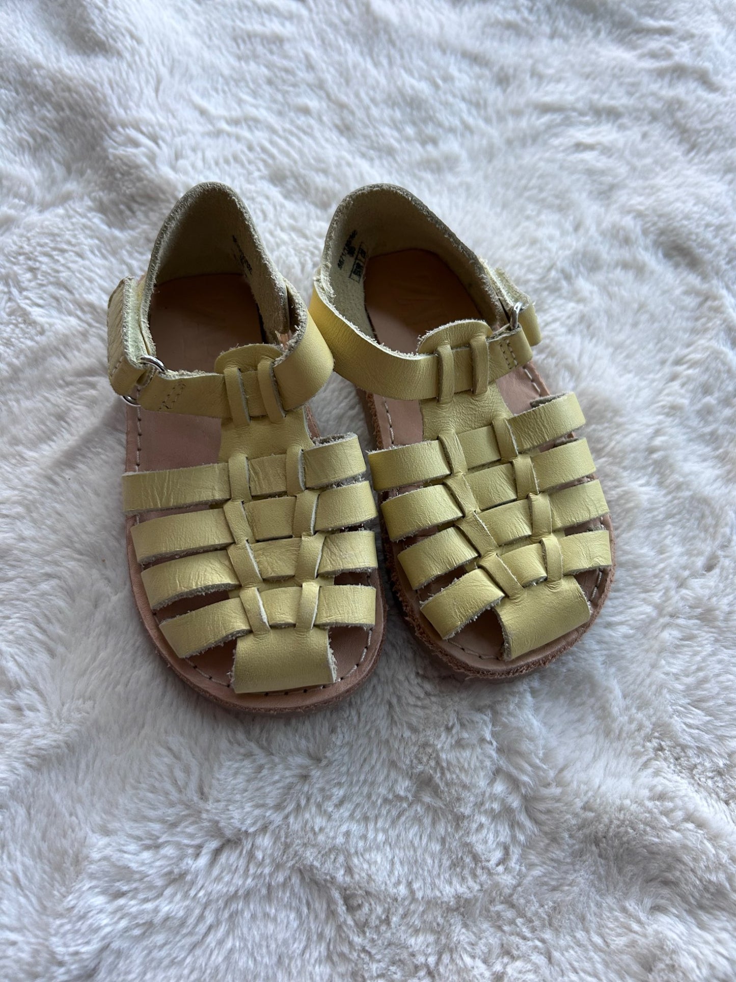 Zara yellow sandal size 21, Shoes 5.5 (Walkers:12-24 mth)