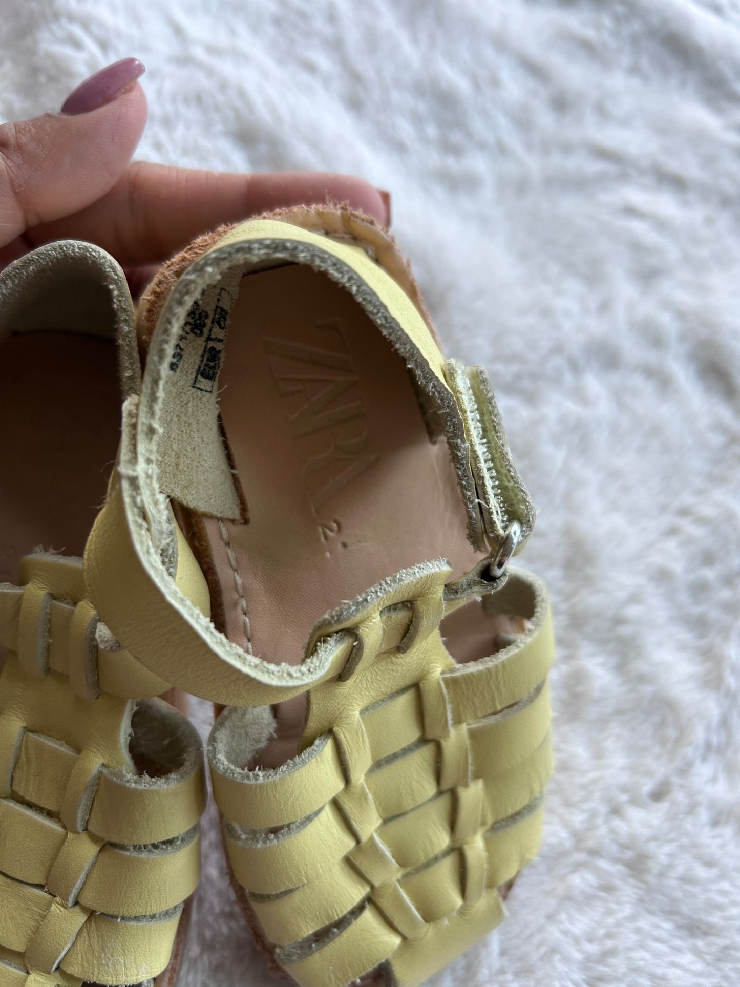 Zara yellow sandal size 21, Shoes 5.5 (Walkers:12-24 mth)