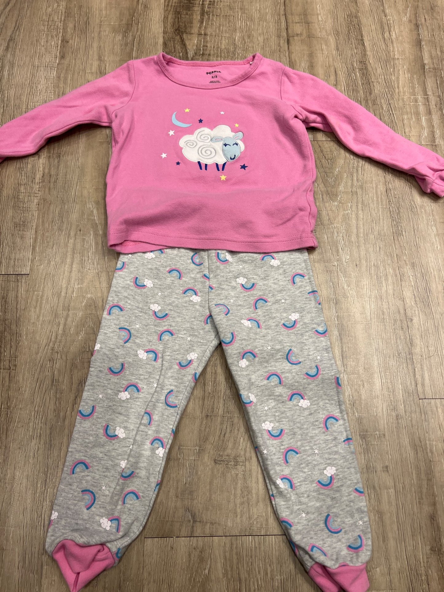 *Pekkle rainbow set size 2/3 pajamas, Kids 2T