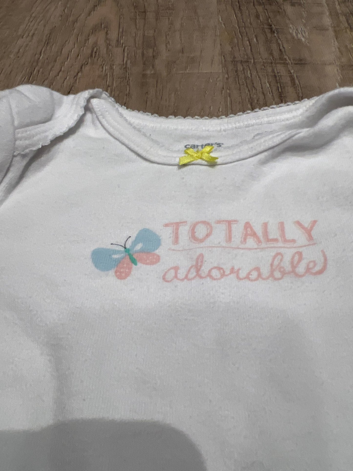 *Carters totally adorable 24 month long sleeve onesie, Kids 24 Month (18-24M)
