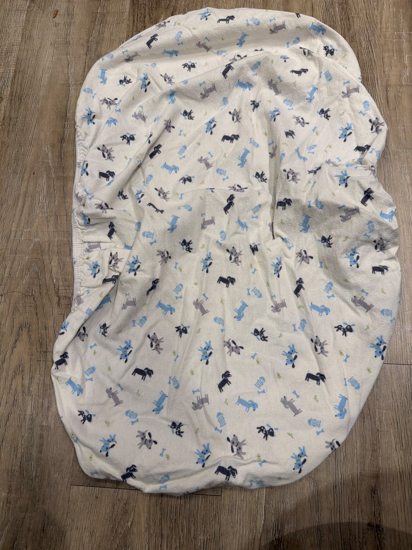 *Kushies organic bassinet sheet with puppies