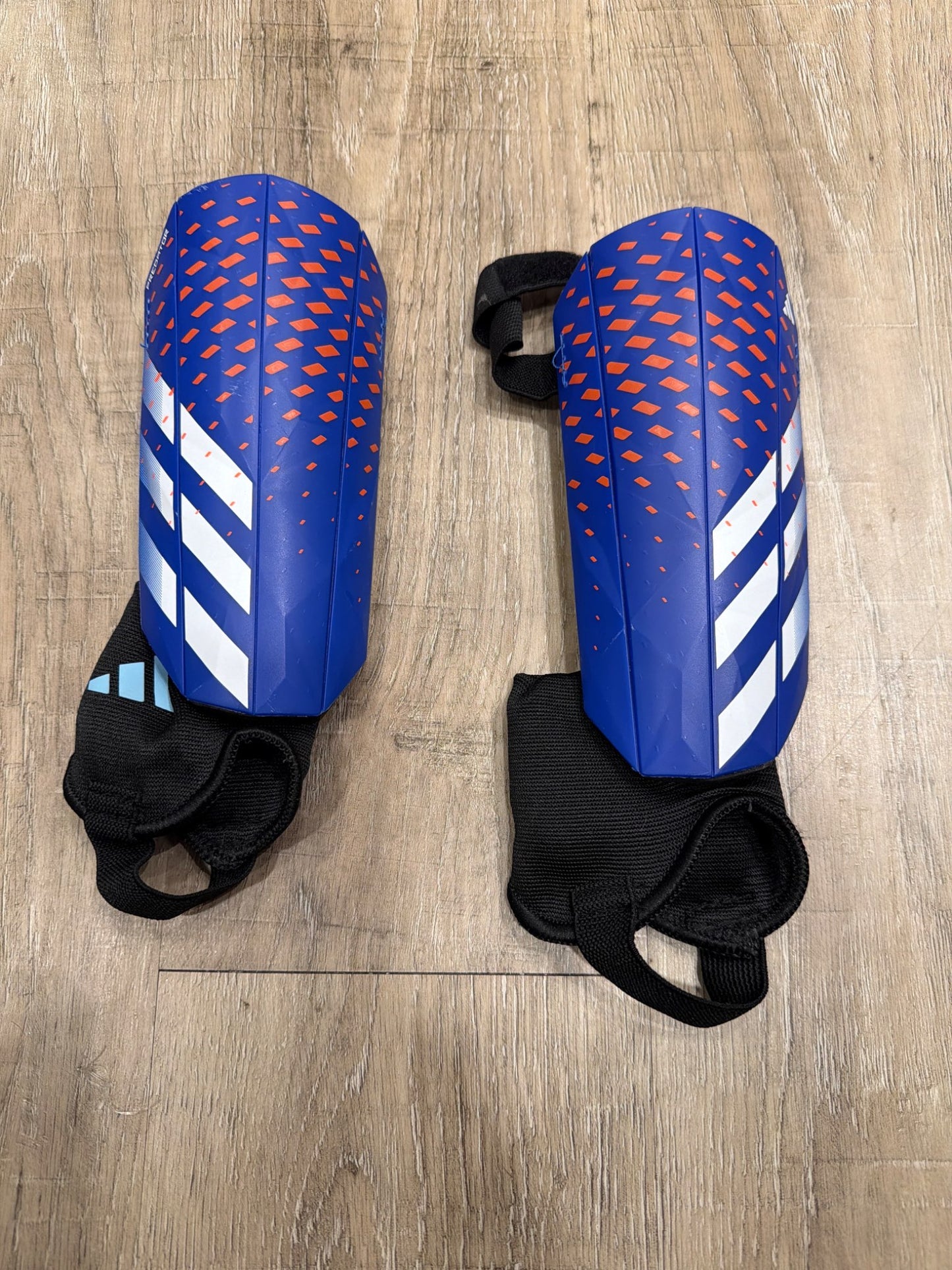 Soccer shin guards size small adidas