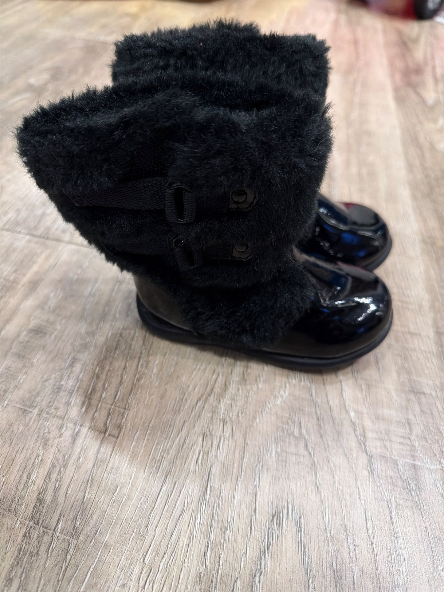 *Black boots size 5 like new, Shoes 5 (Walkers:12-24 mth)