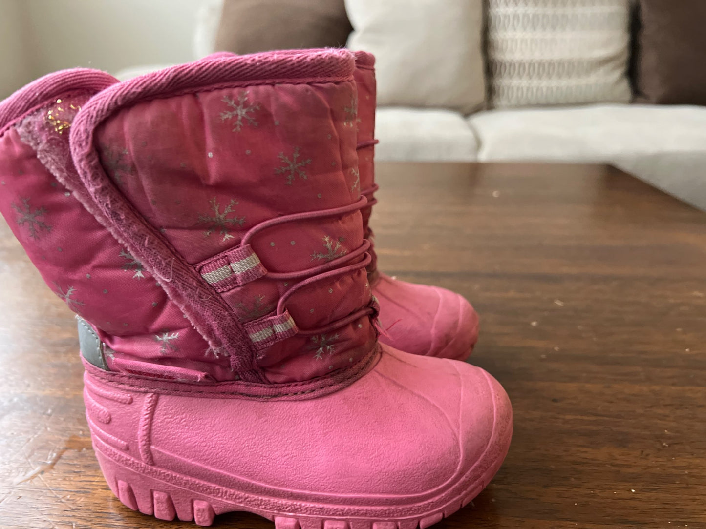 Size 8 pink winter boots , Shoes 8 (Toddler:2-4yr)