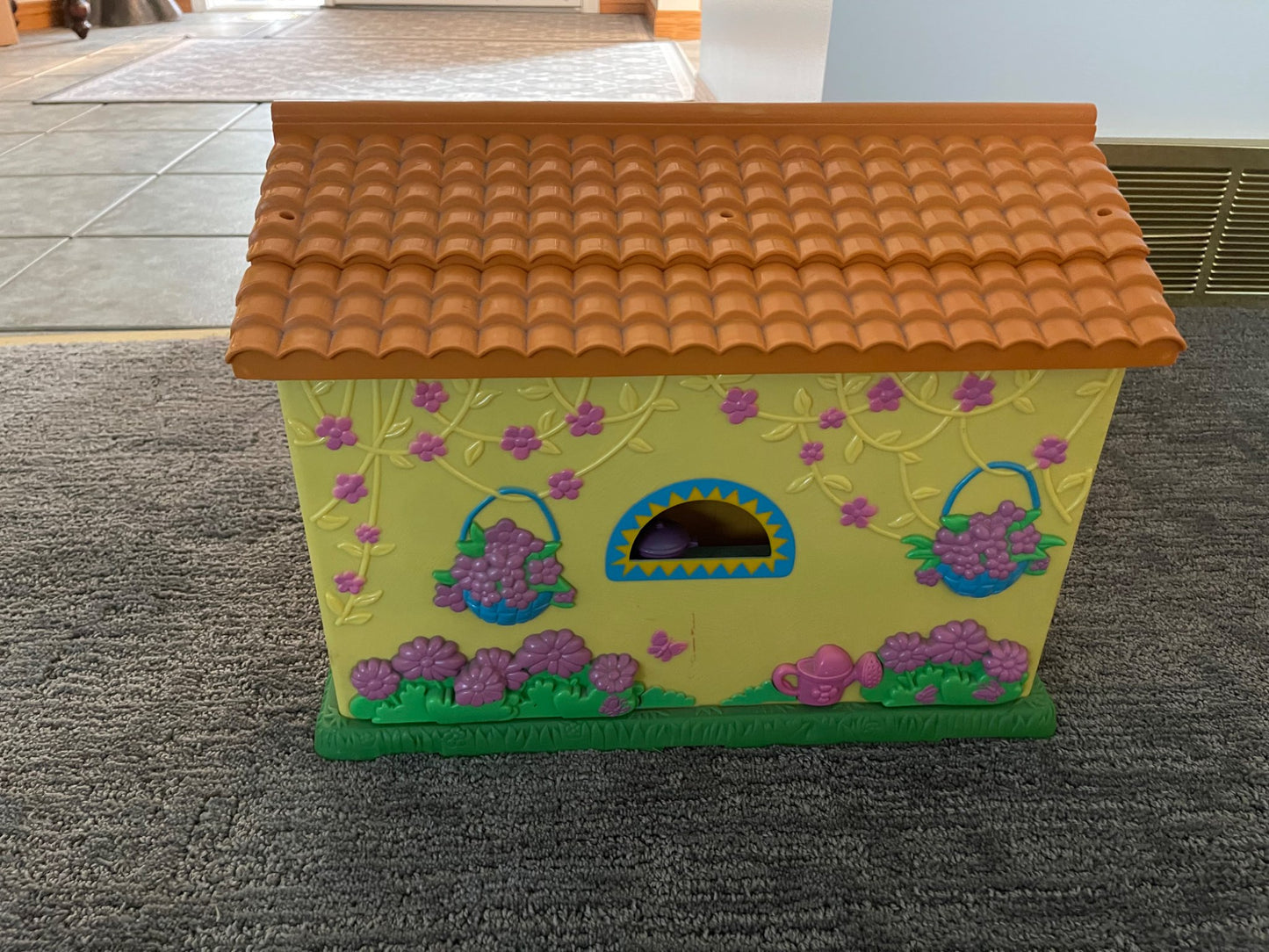 Collapsible Dora the Explorer playhouse with furniture and characters