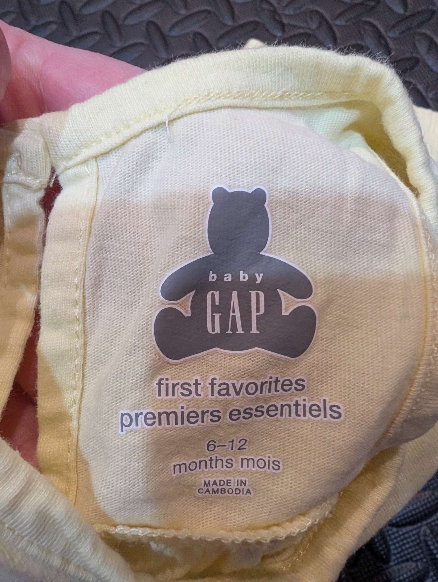 Yellow summer set. Size 6-12month, Kids 9 Month (6-9M)