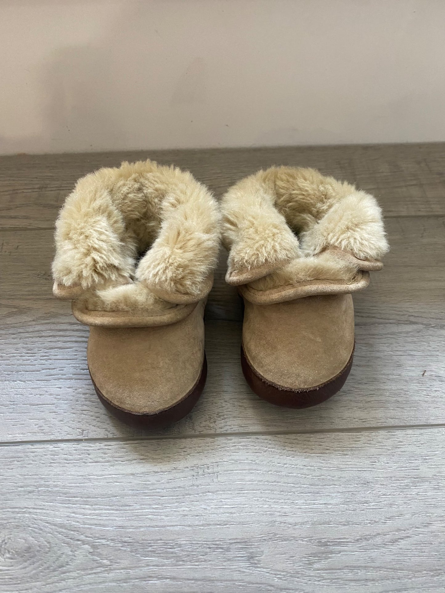 Robeez 6-12m booties, Shoes 3 (Baby: 0-12 mth)