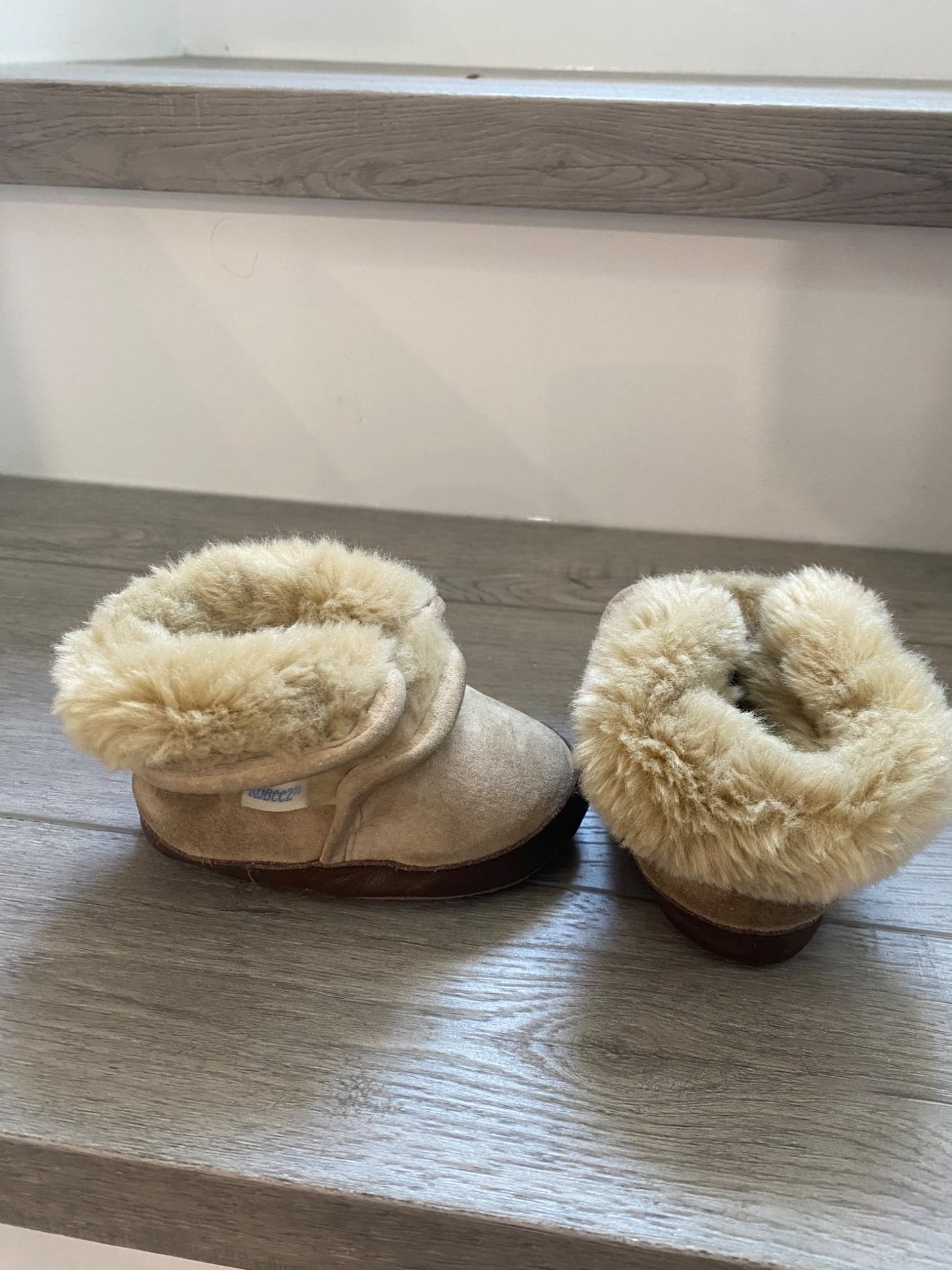 Robeez 6-12m booties, Shoes 3 (Baby: 0-12 mth)