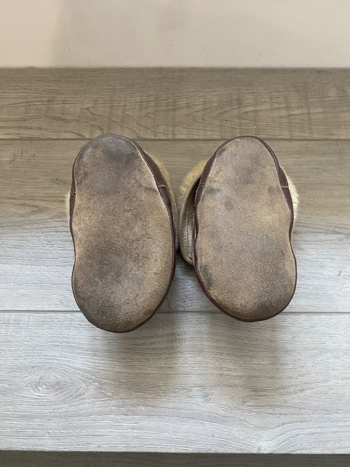 Robeez 6-12m booties, Shoes 3 (Baby: 0-12 mth)