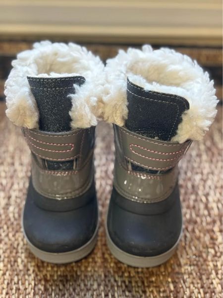 Olang Toddler Girls Winter Boots Size 5/5.5 (Retails for $90) , Shoes 5.5 (Walkers:12-24 mth)