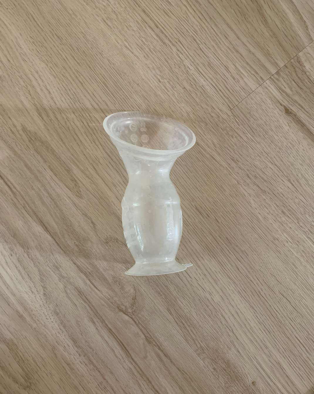 Haakaa (1 of 2) silicone milk catcher