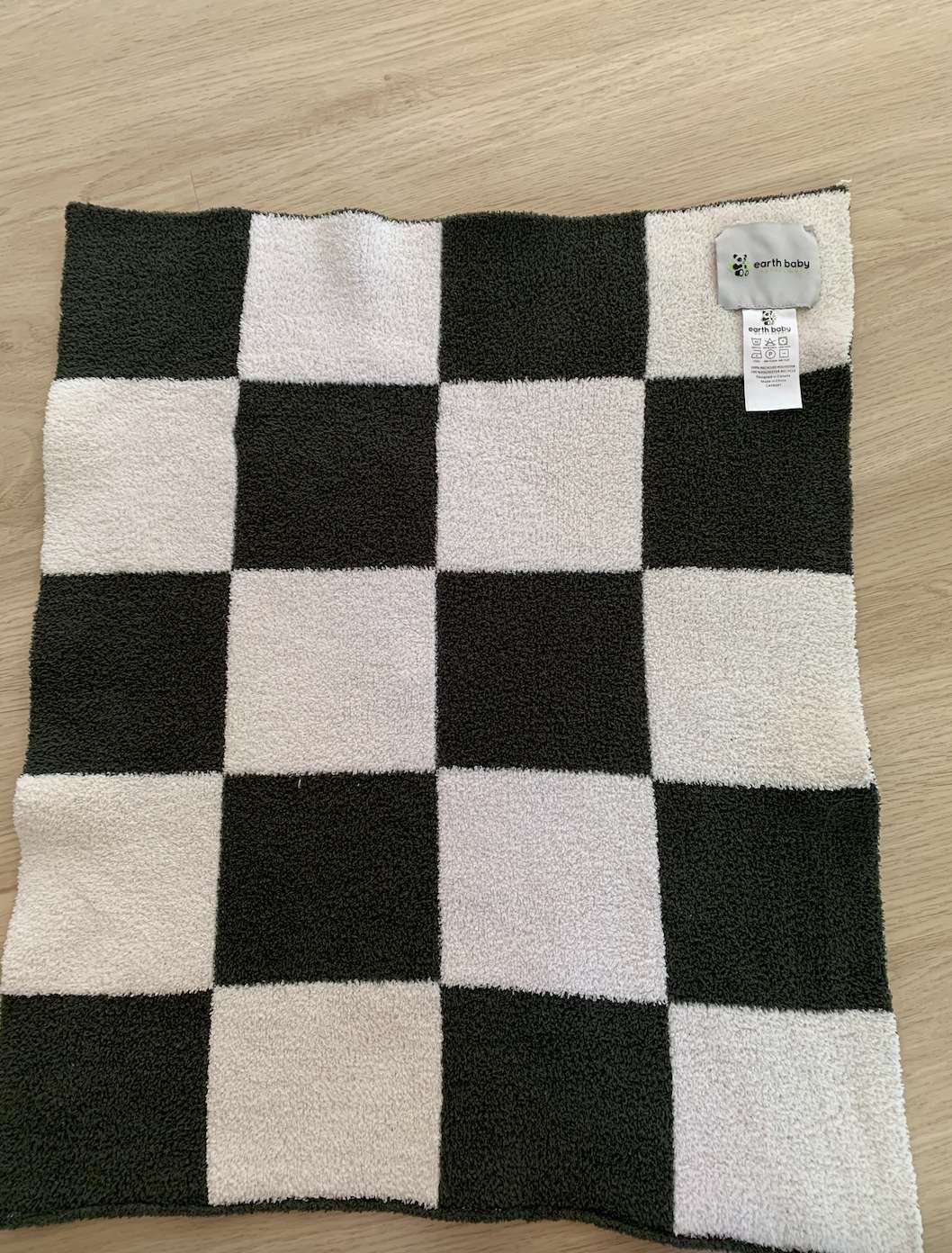 Earthbaby Outfitters Carseat checkered blanket