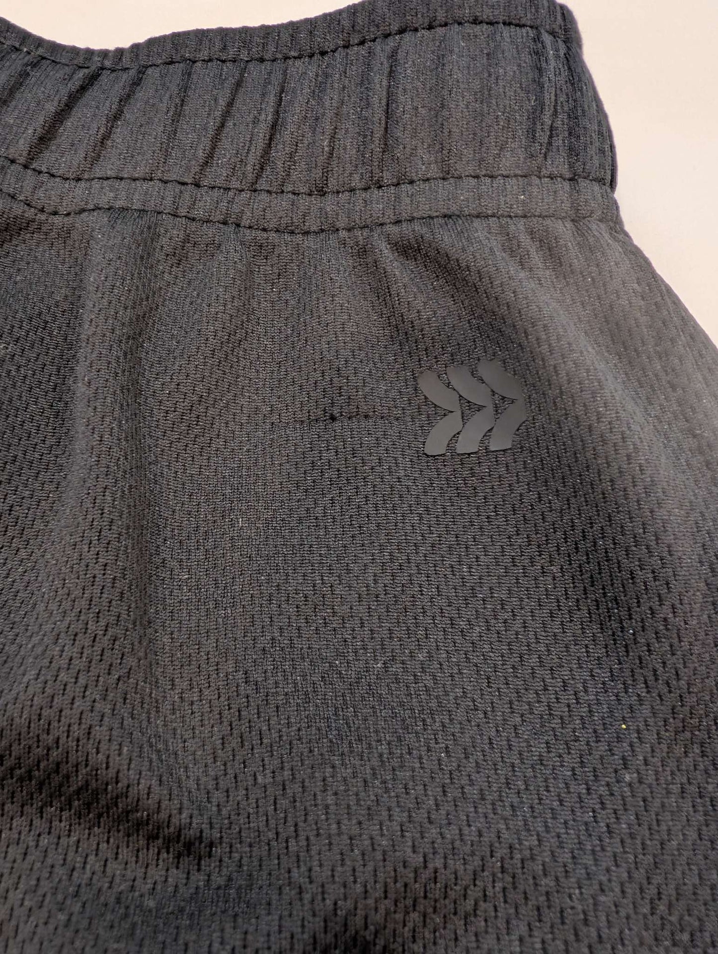 2 Pairs Athletic Pants, Black & Grey, Size 6/7, Boys, Kids 6/6X (extra small)