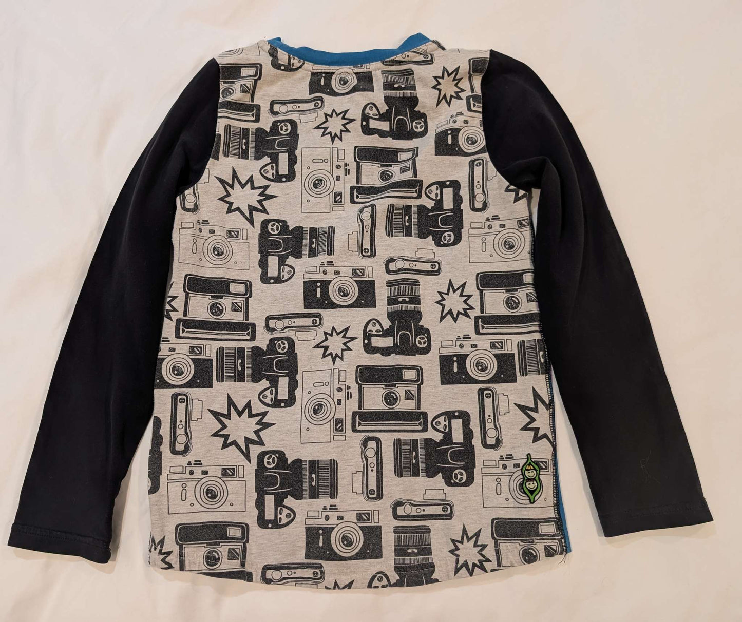 2 Peekaboo Beans Shirts, Size 5/6, Kids 5/5T (extra small)