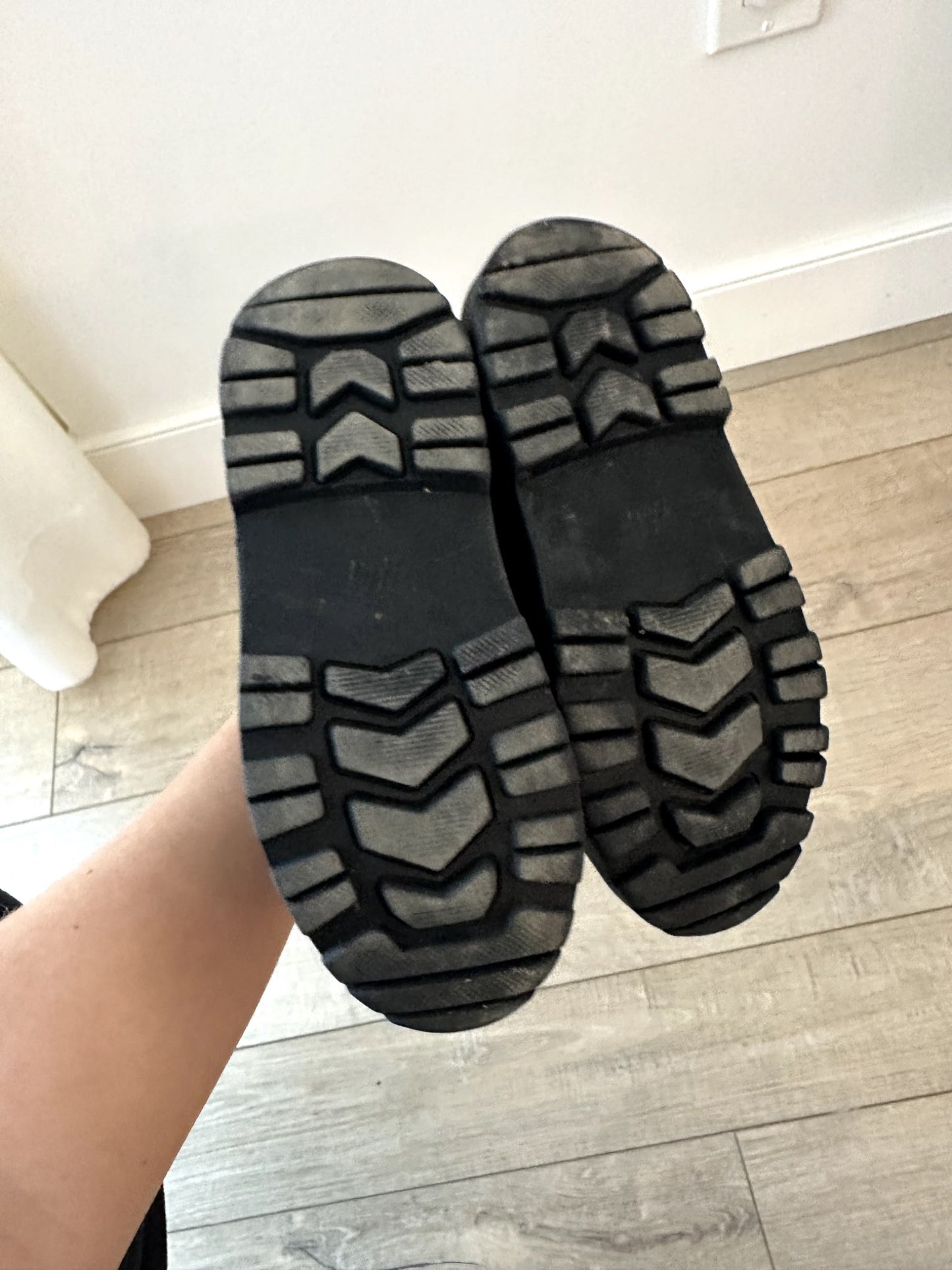 H & M - Waterproof Chelsea Boots, Shoes 13.5 (Kids:4-8yr)