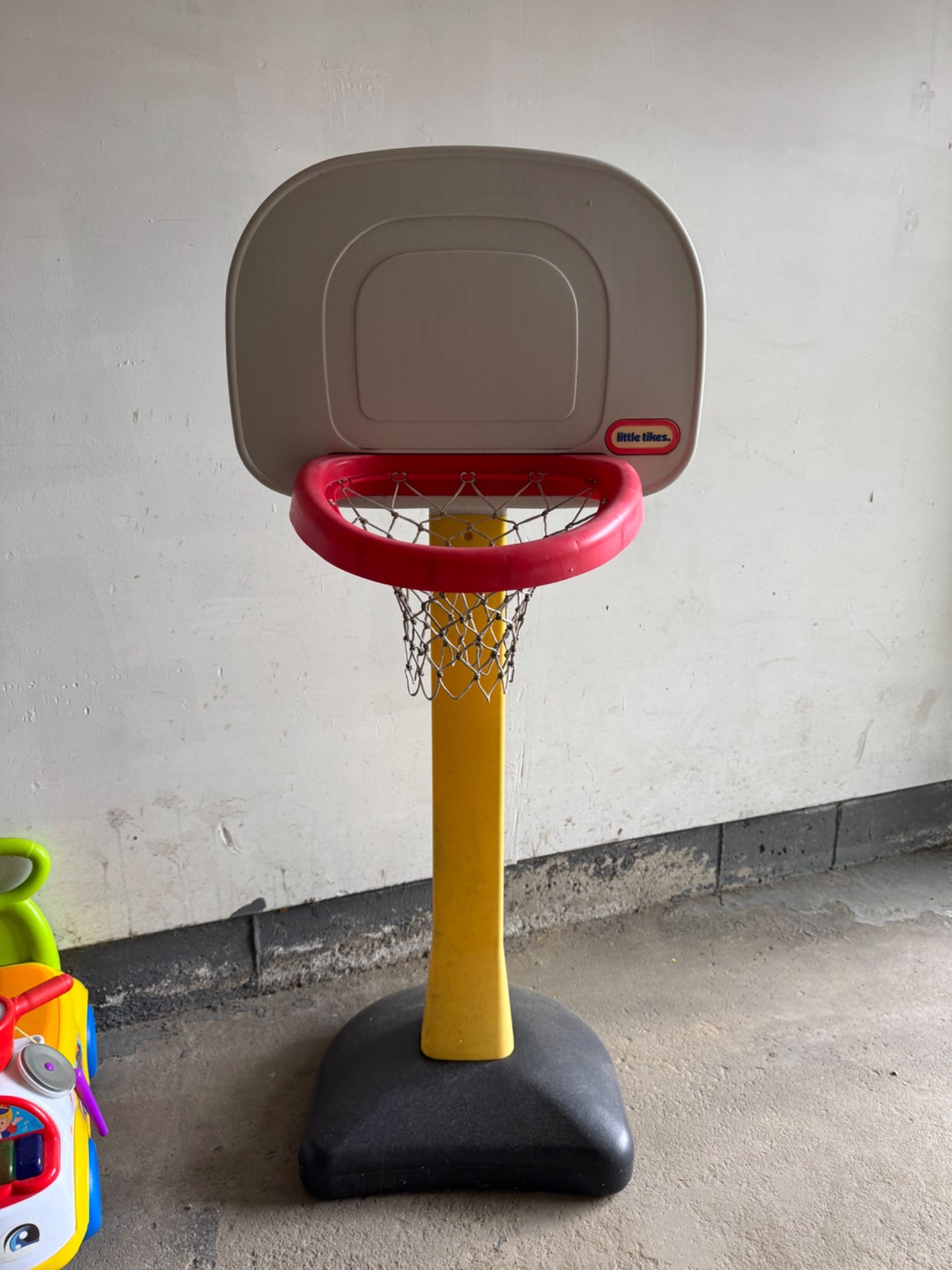 Little Tikes basketball net