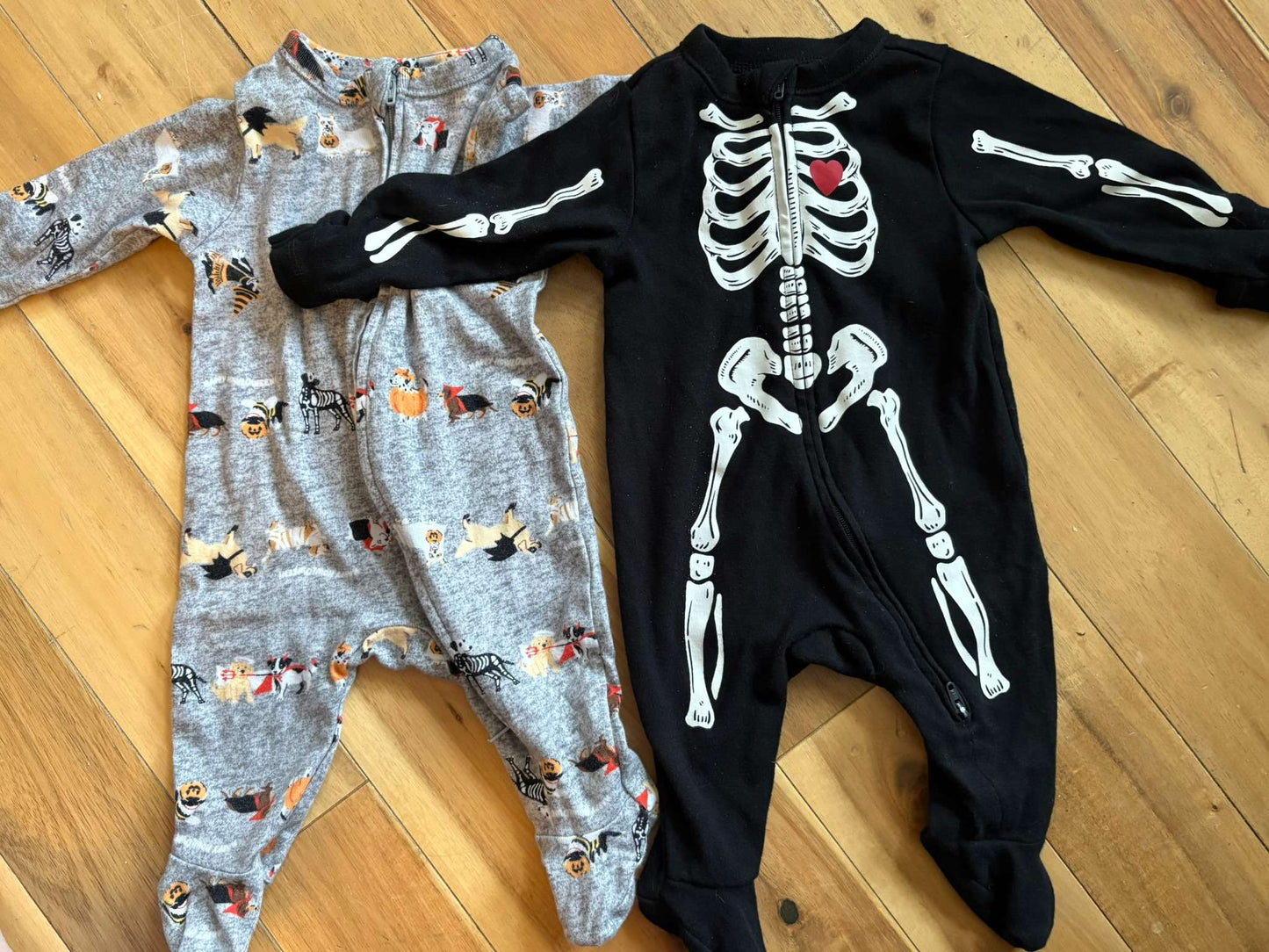 2 pack Old Navy 0-3 Month HALLOWEEN Sleepers (MSRP $19.99 each), Kids 3 Month (0-3M)